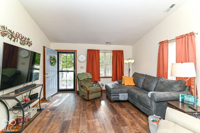6381 Village Oak Court, Indianapolis, IN 46236