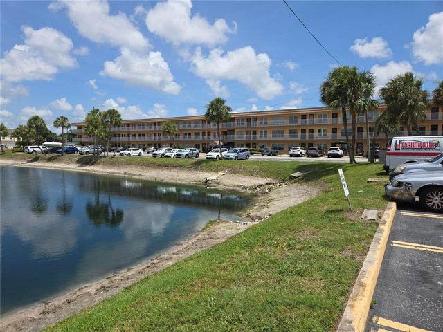 6400 46TH AVENUE N 305, Kenneth City, FL 33709
