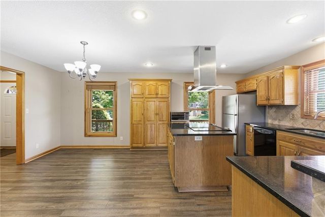15220 Terra Pulchra Drive, Smithville, MO 64089