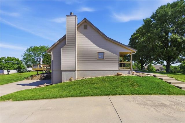 15220 Terra Pulchra Drive, Smithville, MO 64089
