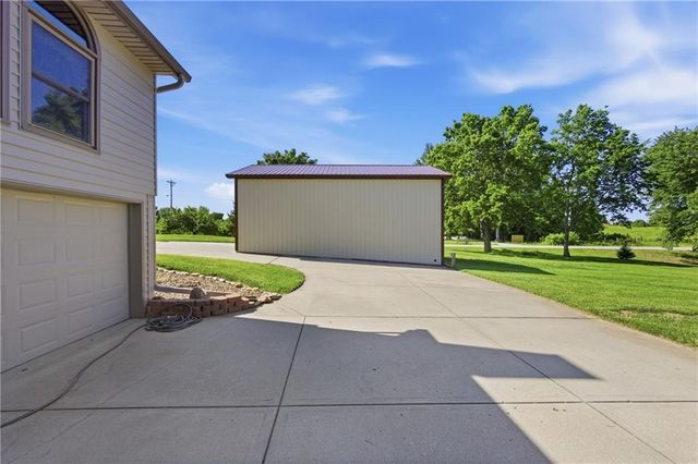 15220 Terra Pulchra Drive, Smithville, MO 64089