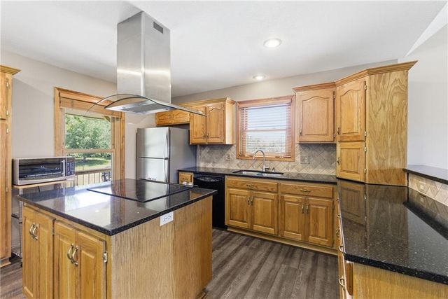 15220 Terra Pulchra Drive, Smithville, MO 64089