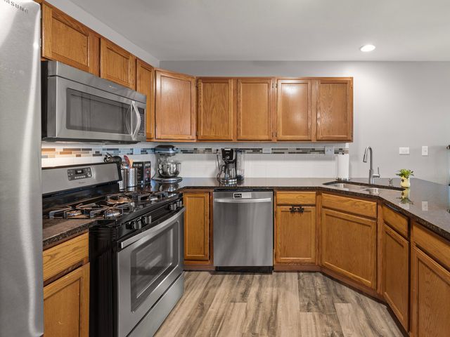 955 Ascot Drive, Elgin, IL 60123