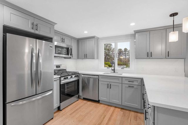 4 Tina Avenue, Pelham, NH 03076
