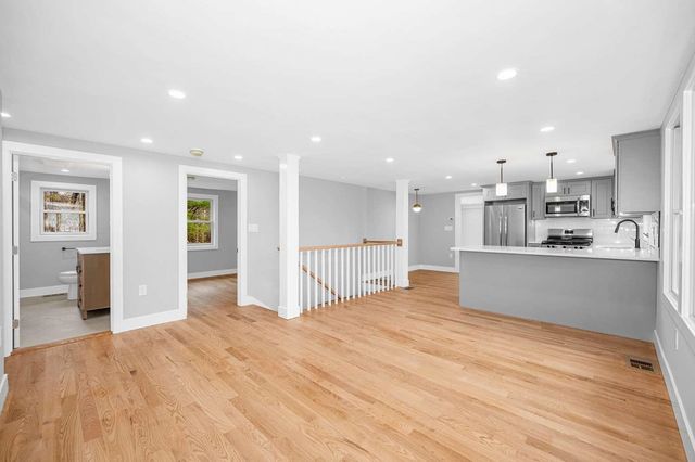 4 Tina Avenue, Pelham, NH 03076