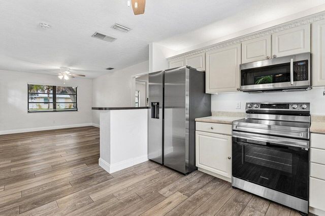 2103 N Palm Circle, North Palm Beach, FL 33408