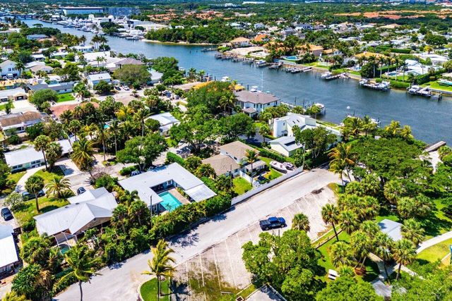 2103 N Palm Circle, North Palm Beach, FL 33408