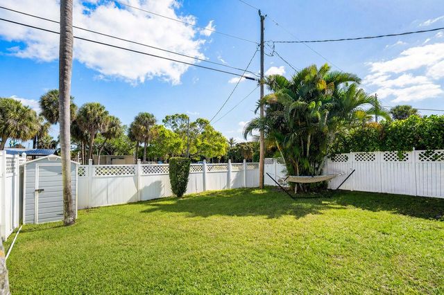 2103 N Palm Circle, North Palm Beach, FL 33408