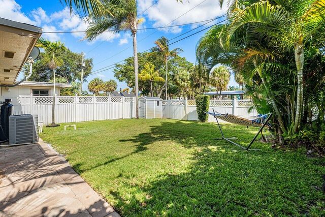 2103 N Palm Circle, North Palm Beach, FL 33408