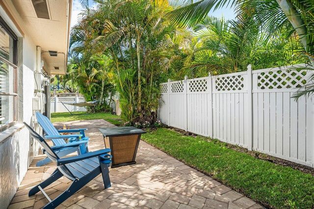 2103 N Palm Circle, North Palm Beach, FL 33408