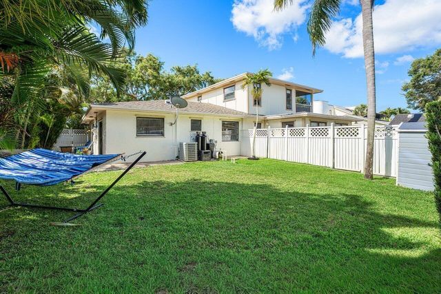 2103 N Palm Circle, North Palm Beach, FL 33408