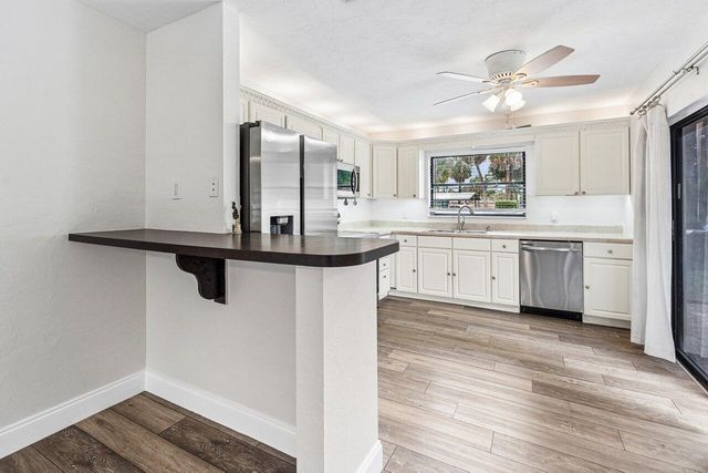 2103 N Palm Circle, North Palm Beach, FL 33408
