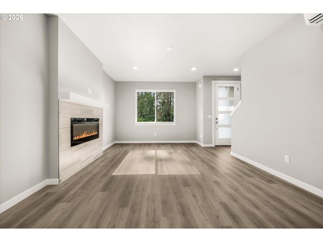 165 Nw MAWRCREST Ave, Gresham, OR 97030