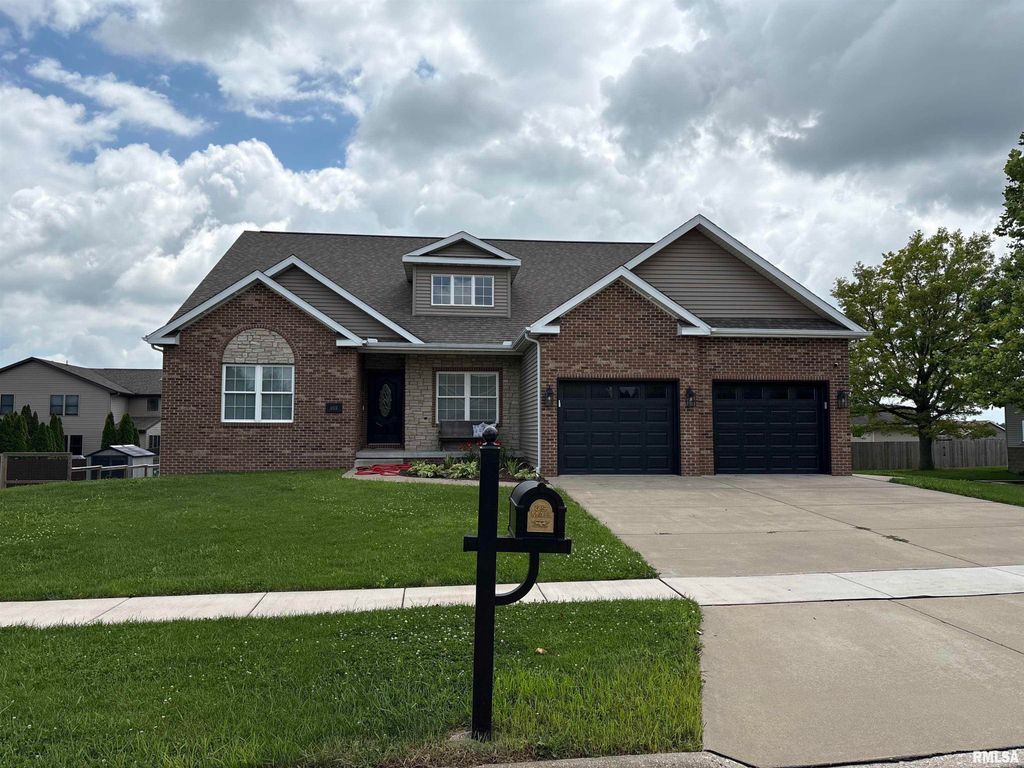 403 GILLMAN Avenue, Washington, IL 61571