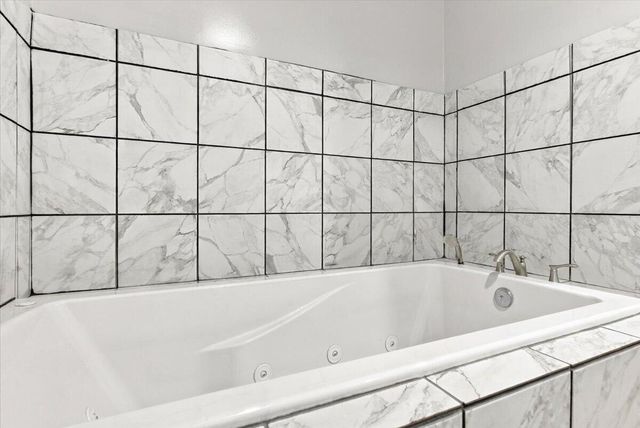 14651 MEADOWBROOK Lane, Council Bluffs, IA 51503