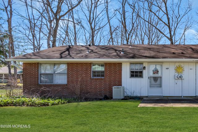 62F Buckingham Drive 100f, Lakewood, NJ 08701