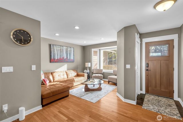1740 211th Way NE, Sammamish, WA 98074