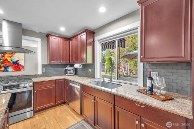 1740 211th Way NE, Sammamish, WA 98074