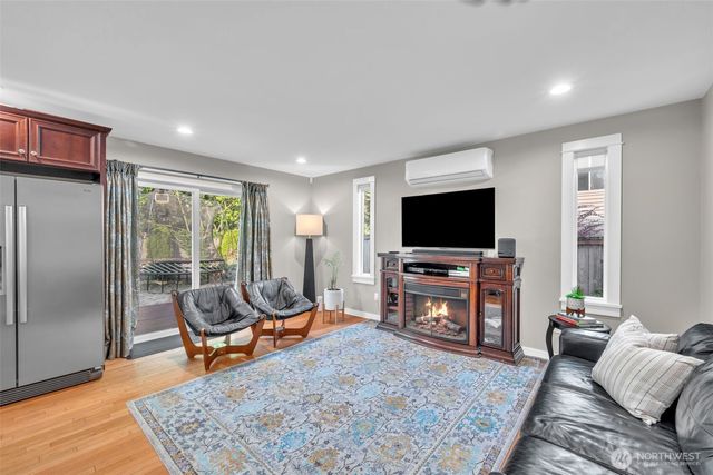 1740 211th Way NE, Sammamish, WA 98074