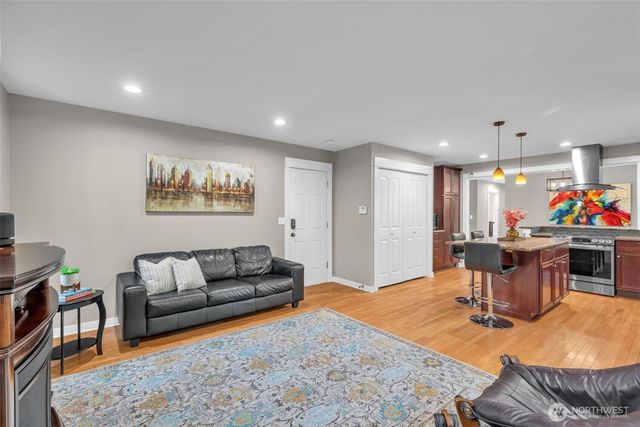 1740 211th Way NE, Sammamish, WA 98074