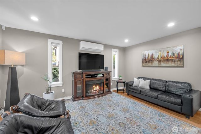1740 211th Way NE, Sammamish, WA 98074