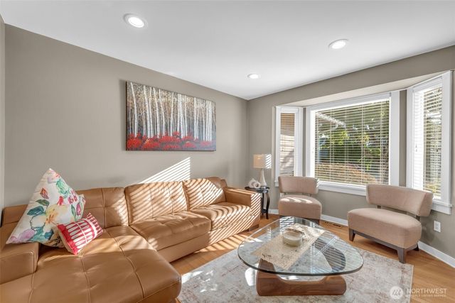 1740 211th Way NE, Sammamish, WA 98074