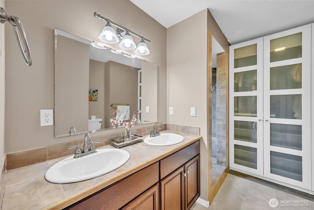 1740 211th Way NE, Sammamish, WA 98074