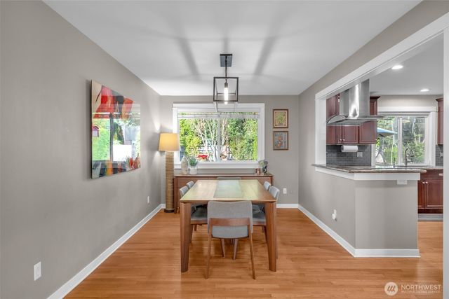 1740 211th Way NE, Sammamish, WA 98074
