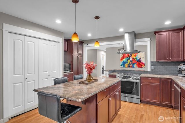 1740 211th Way NE, Sammamish, WA 98074