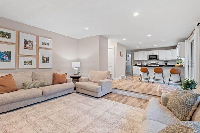 1061 PATRICK COURT, Neenah, WI 54956