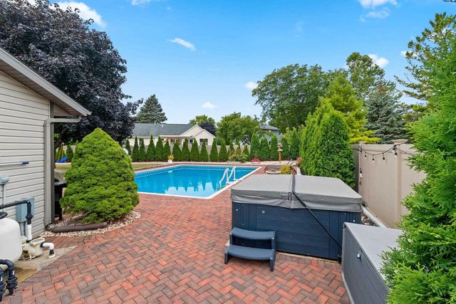 1061 PATRICK COURT, Neenah, WI 54956