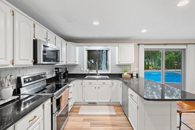 1061 PATRICK COURT, Neenah, WI 54956