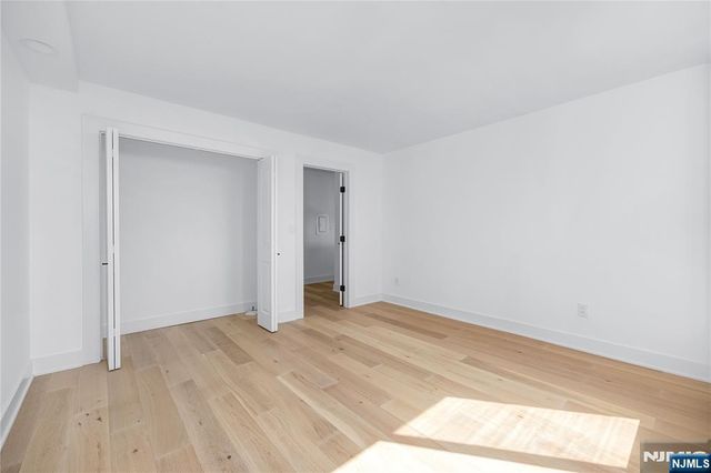 200 Winston 2417, Cliffside Park, NJ 07010