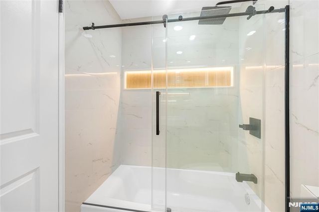 200 Winston 2417, Cliffside Park, NJ 07010