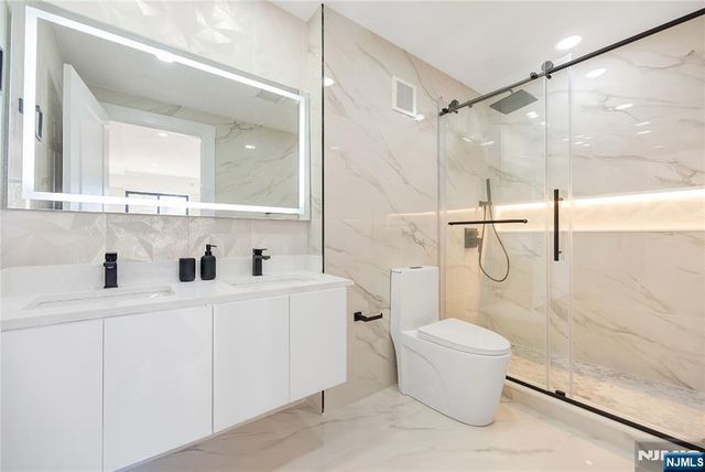 200 Winston 2417, Cliffside Park, NJ 07010