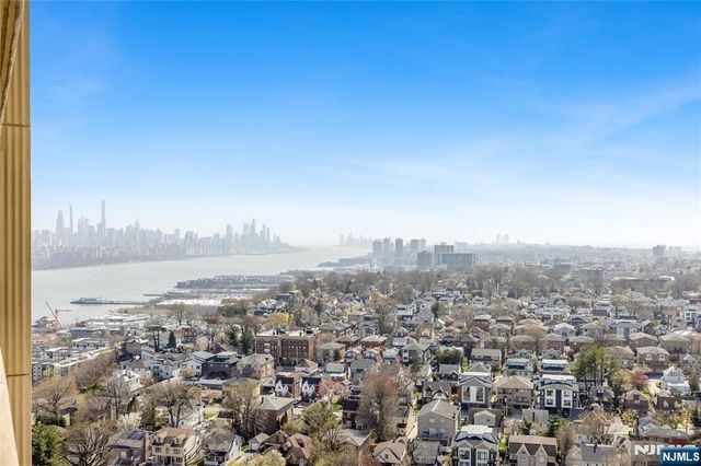 200 Winston 2417, Cliffside Park, NJ 07010