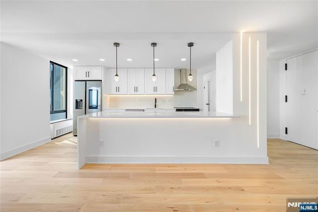 200 Winston 2417, Cliffside Park, NJ 07010