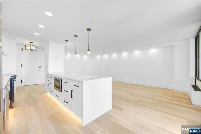 200 Winston 2417, Cliffside Park, NJ 07010