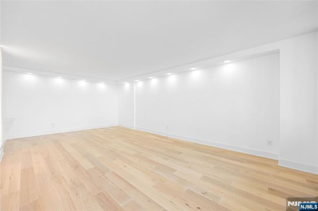 200 Winston 2417, Cliffside Park, NJ 07010