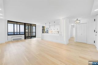 200 Winston 2417, Cliffside Park, NJ 07010