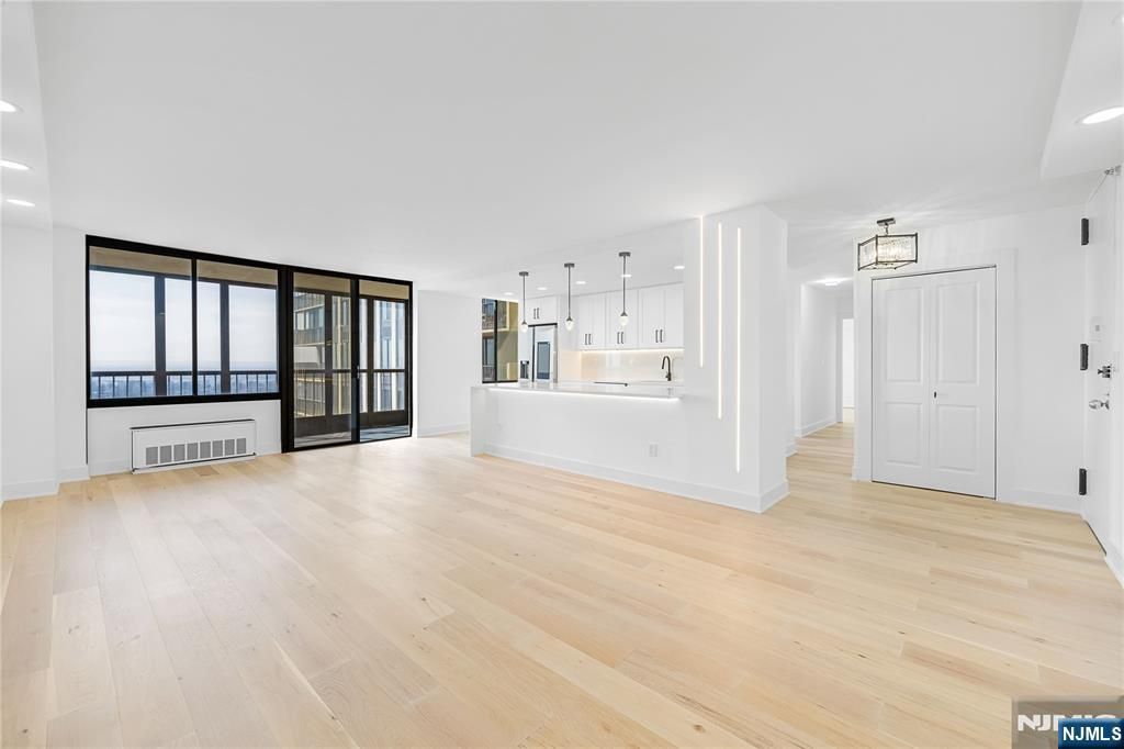 200 Winston 2417, Cliffside Park, NJ 07010