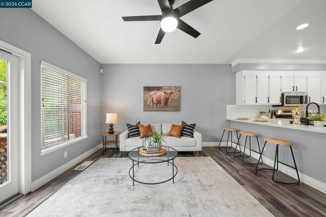 718 Anizumne Ct, Clayton, CA 94517
