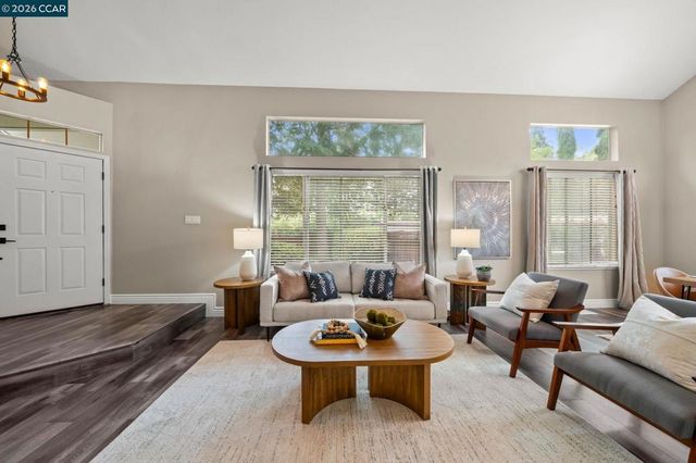 718 Anizumne Ct, Clayton, CA 94517