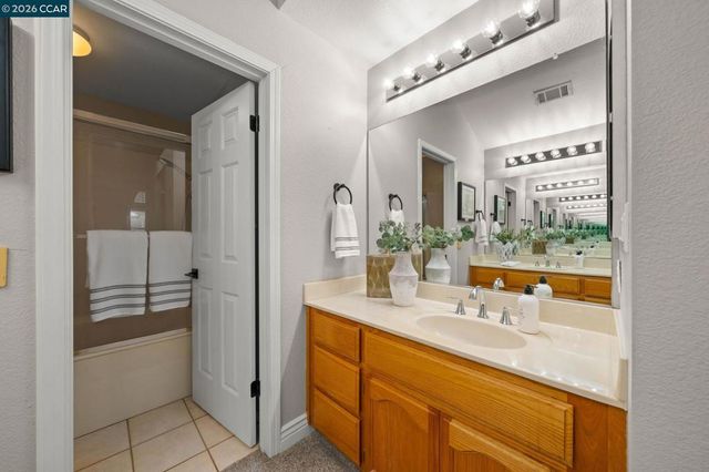 718 Anizumne Ct, Clayton, CA 94517