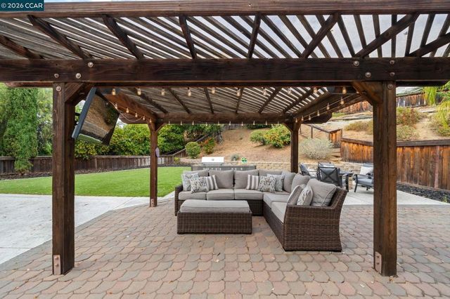 718 Anizumne Ct, Clayton, CA 94517