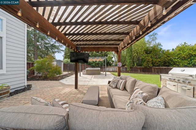 718 Anizumne Ct, Clayton, CA 94517