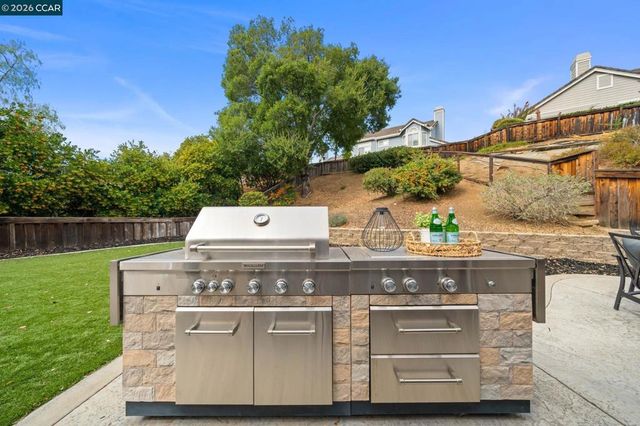 718 Anizumne Ct, Clayton, CA 94517