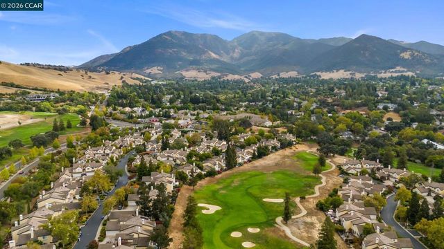 718 Anizumne Ct, Clayton, CA 94517