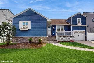 525 Miller Avenue, Freeport, NY 11520