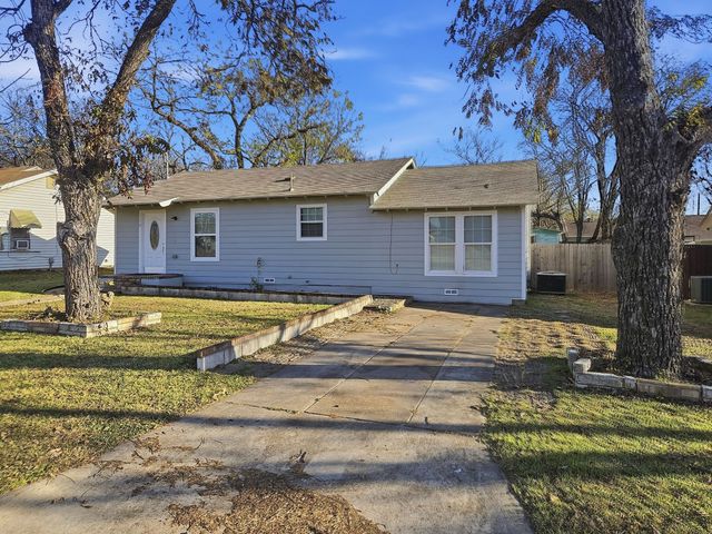 110 Ramsey Avenue, Cleburne, TX 76031
